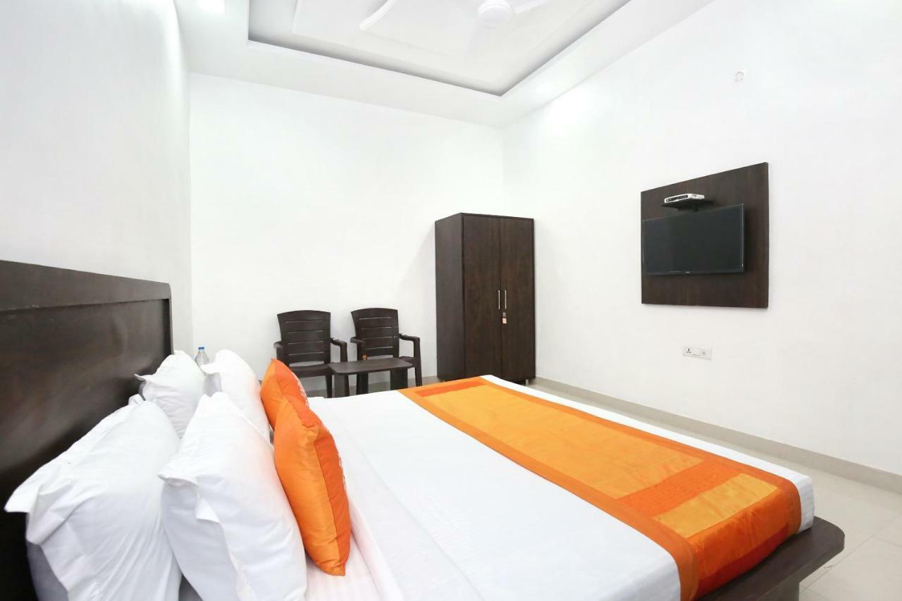 Oyo 11421 Regal Residency Otel Amritsar Dış mekan fotoğraf